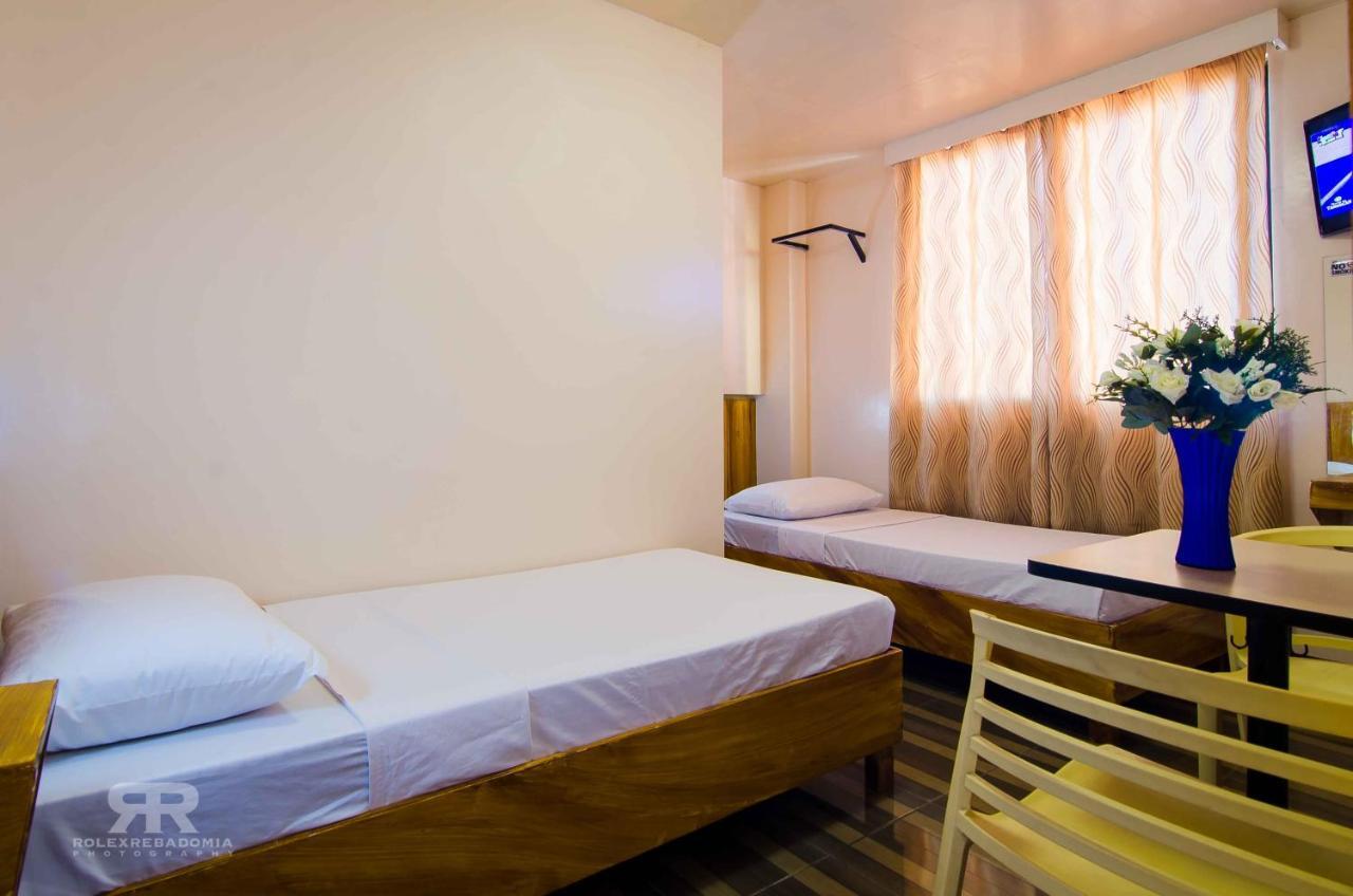 Diamond Hotel And Resto Катарман Экстерьер фото